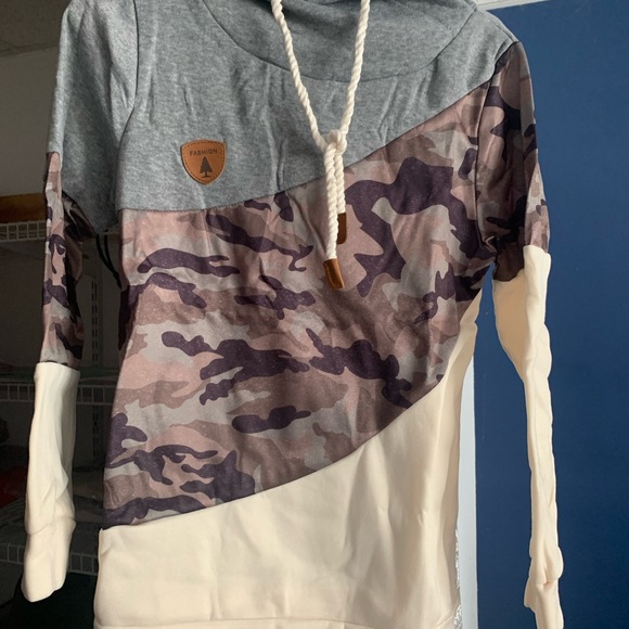 Womens small light weight hoodie Small. Smoke free pet free home. - Picture 1 of 2